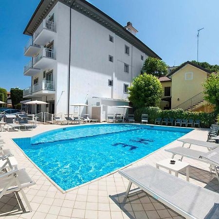 Hotel Embassy 里乔内 外观 照片
