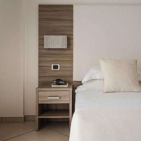 Hotel Embassy 里乔内 外观 照片
