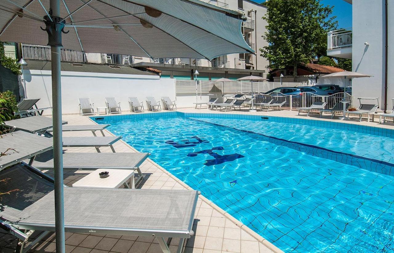 Hotel Embassy 里乔内 外观 照片