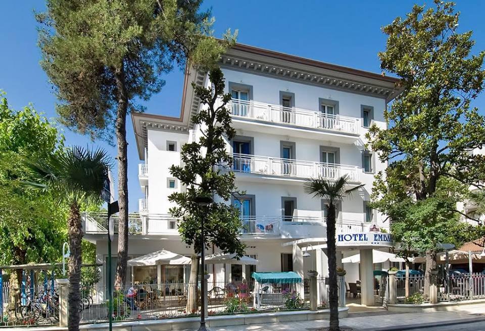Hotel Embassy 里乔内 外观 照片