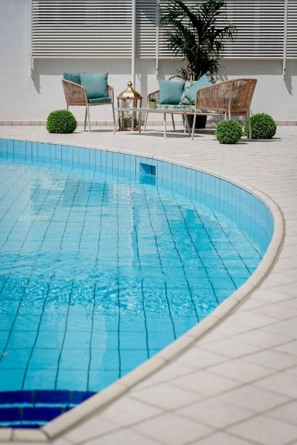 Hotel Embassy 里乔内 外观 照片