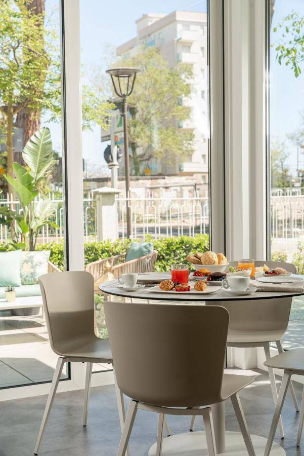 Hotel Embassy 里乔内 外观 照片
