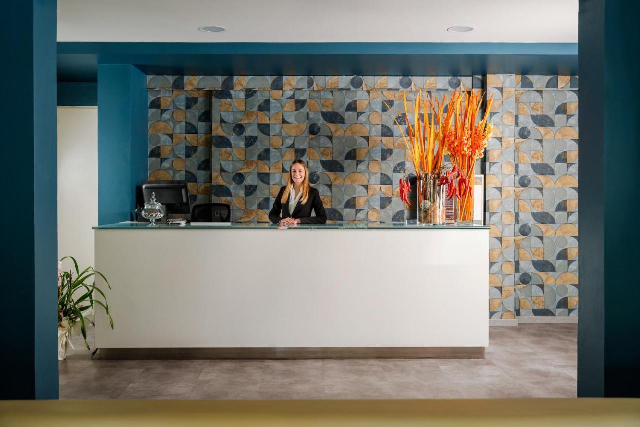 Hotel Embassy 里乔内 外观 照片